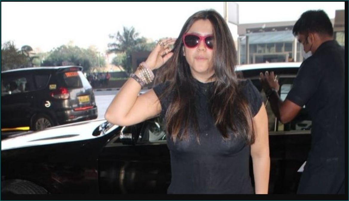 Ekta Kapoor succumbed to wardrobe malfunction, photos go viral