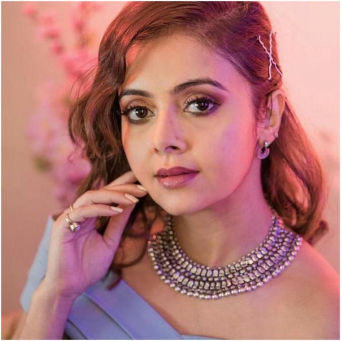 BB14: Devoleena enters house, will disclose name of top 3 contestants