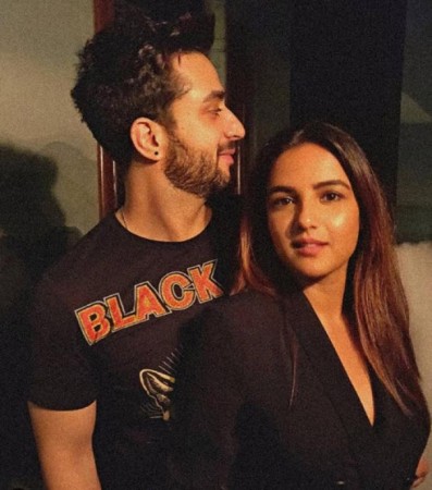 Jasmin Bhasin pens note expressing feelings for Aly Goni