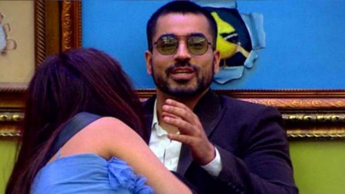 BB13: Shehnaz Gill apologizes for kissing Gautam, actor gives such reaction