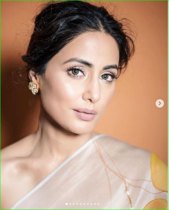 Hina Khan is stealing the hearts of the fans in velvet saree, shares stunning pictures