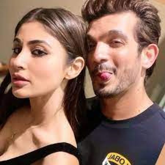 Arjun Bijlani writes special note for Mouni Roy, video wins fans hearts