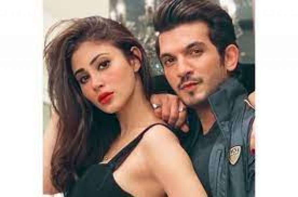 Arjun Bijlani writes special note for Mouni Roy, video wins fans hearts