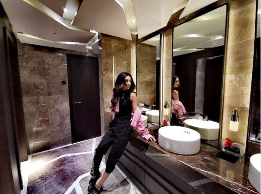Check out Bathroom Photoshoot of Kasauti Zindagi kay's Prerna