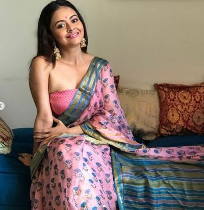 'Gopi Bahu' gets trolled on Wearing sexy blouse, check how fans react