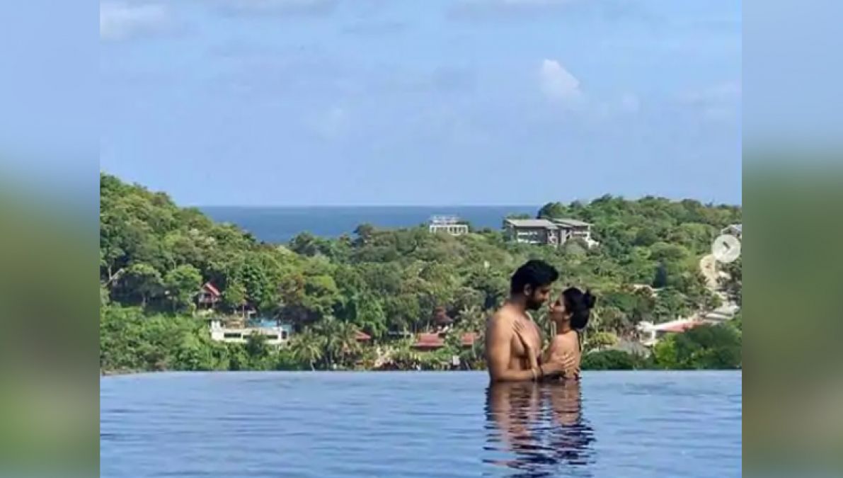 Passionate Kiss in the pool, Rajeev-Charu, enjoy a fierce honeymoon