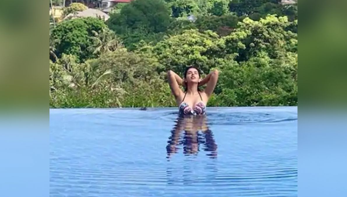 Passionate Kiss in the pool, Rajeev-Charu, enjoy a fierce honeymoon