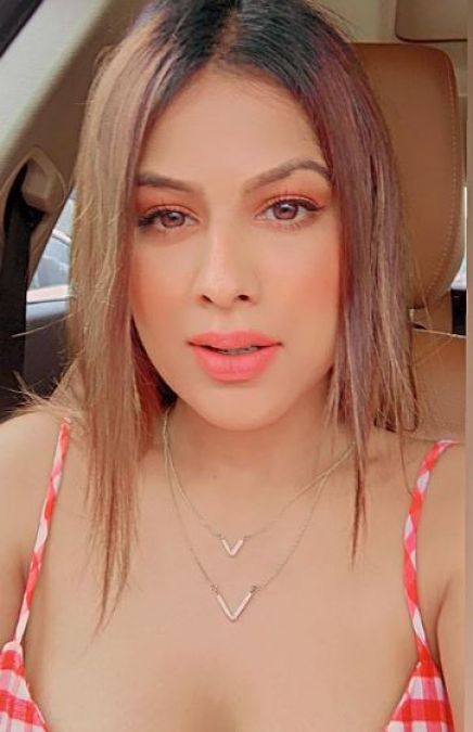 Nia Sharma sets fire in the rain, gets wet and dances, video viral