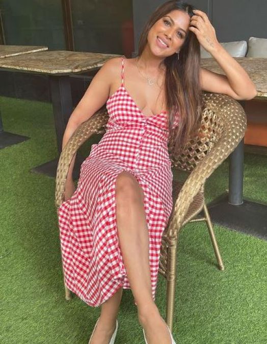 Nia Sharma sets fire in the rain, gets wet and dances, video viral