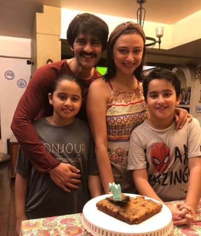 Wife Gauri shares cute video of Hiten Tejwani with daughter