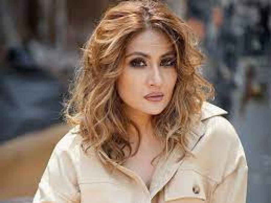 Urvashi's marriage broke up at the age of 18, became twins mother in 19