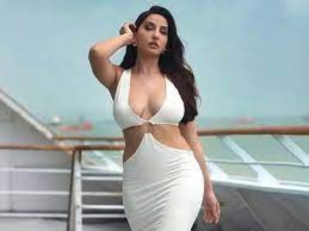 VIDEO! Nora Fatehi walks out on the street wearing a nightie
