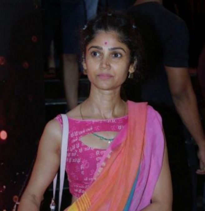 Actress Ratan Rajput returns to Mumbai after four months, bid farewell to mother with moist