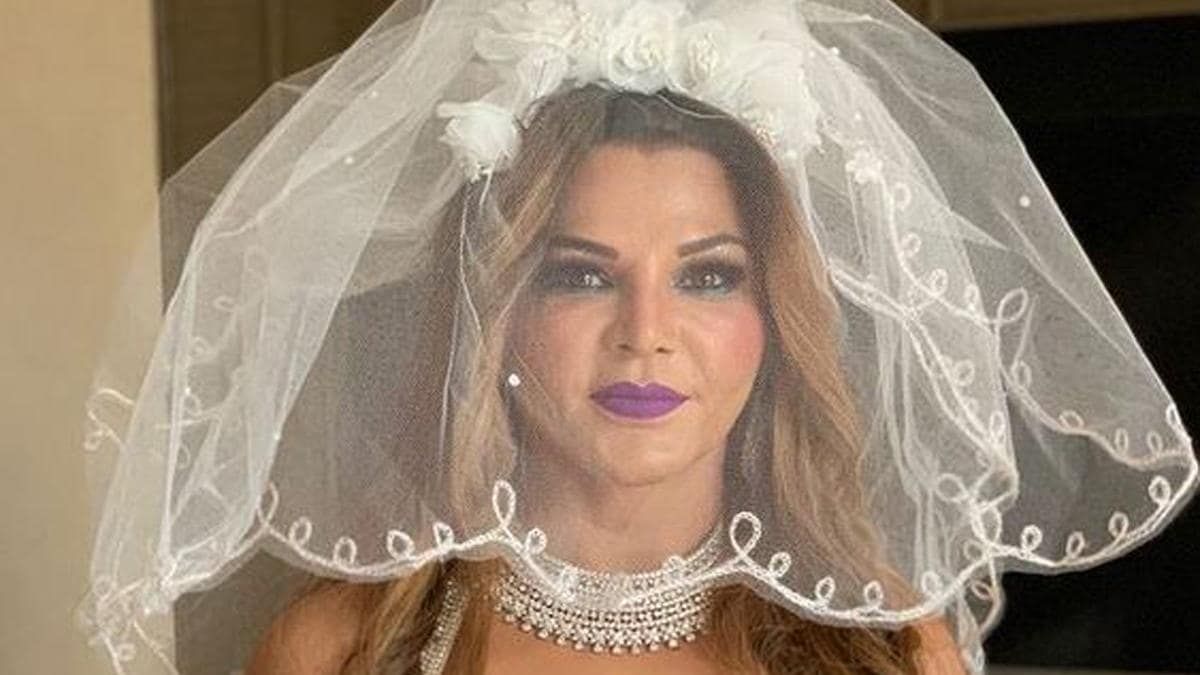 VIDEO: Rakhi Sawant openly did such a thing that left eyes of the people miserable