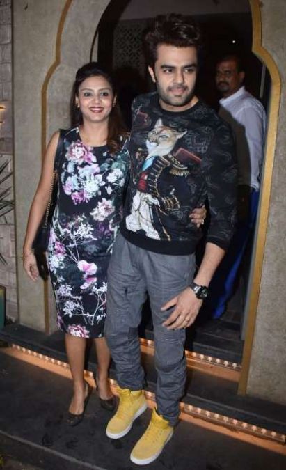 Manish Paul, Wife On Romantic Dinner Date, Photos Going Viral