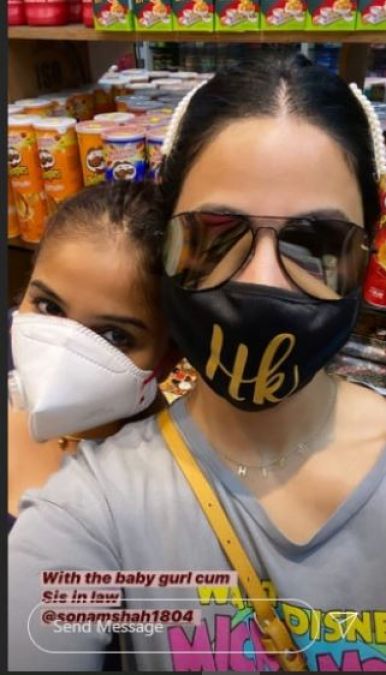 Hina Khan seen shopping with her boyfriend Rocky