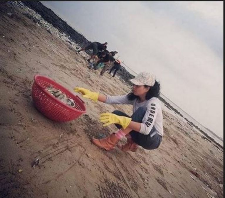 FIR actress Kavita Kaushik participates in beach clean up drive