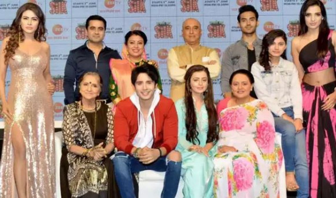 'Hamari Bahu Silk' team and crew performed outside producer's house