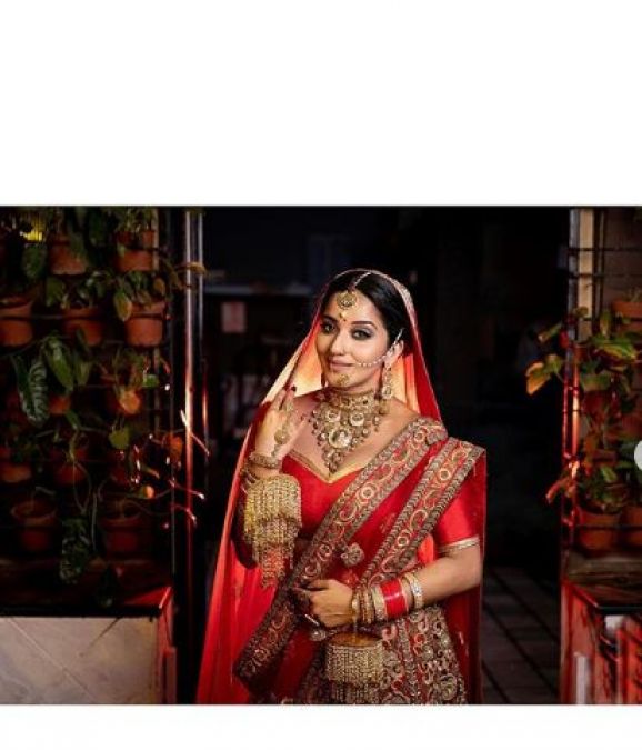 Monalisa's latest desi bridal look will leave you stumped