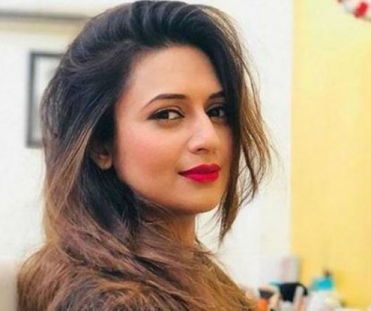 Divyanka completes black and white challenge, shared this beautiful picture
