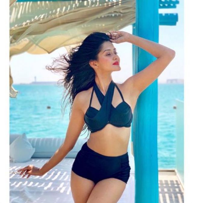 This Actress is an expert in spreading Persistent Hotness, Shared her Bold Photos!