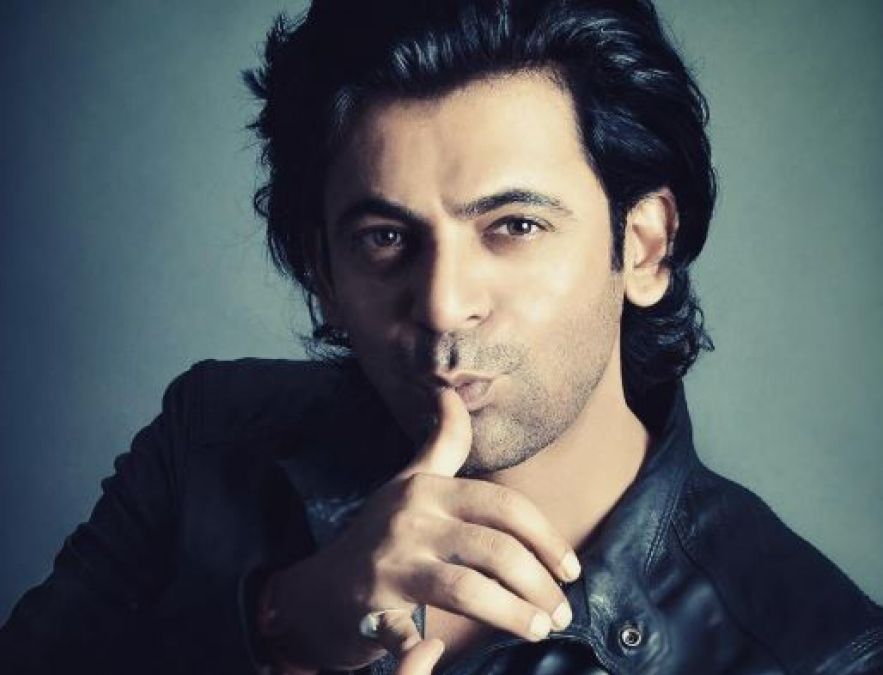 Sunil Grover is telling the condition of people in work from home