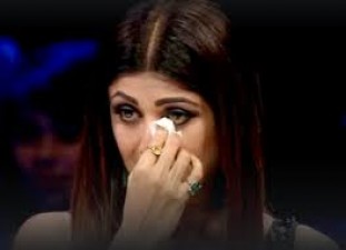 Shilpa Shetty cries for remembering her darling 