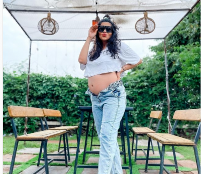 Kishwar Merchant seen flaunting her baby bump in denim jeans-crop top