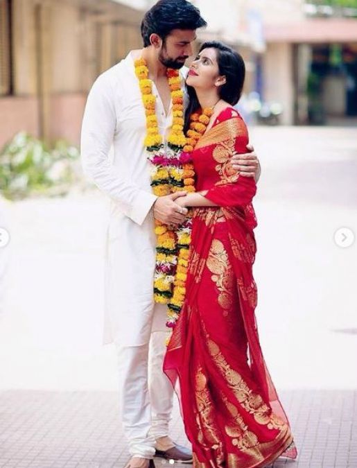 This actress's court marriage pics are trending!
