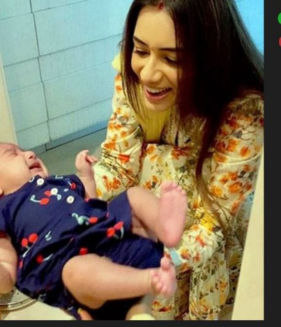 Smriti Khanna shared adorable picture with her daughter