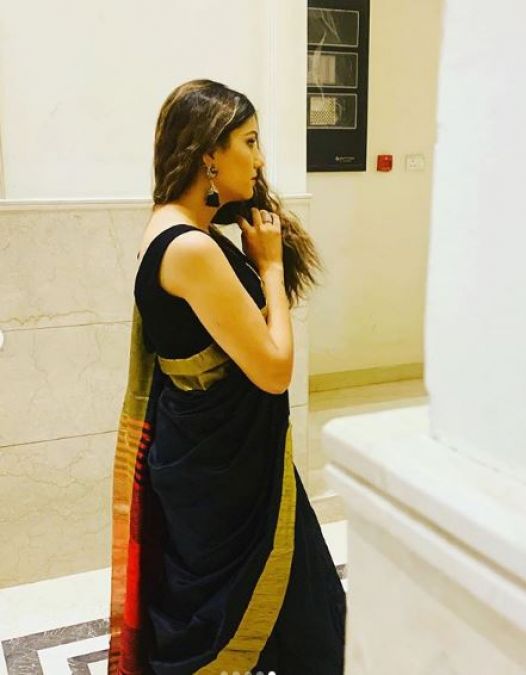 Sapna Choudhary looked beautiful in black saree with the golden border!