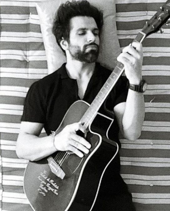 Ritvik Dhanjani wins the internet with shirtless photo, see it here