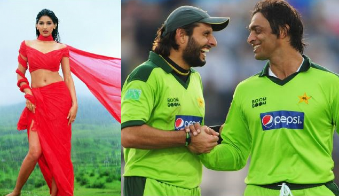 This Pakistani Cricketer was madly in love with Sonali Bendre; wanted to Kidnap her!