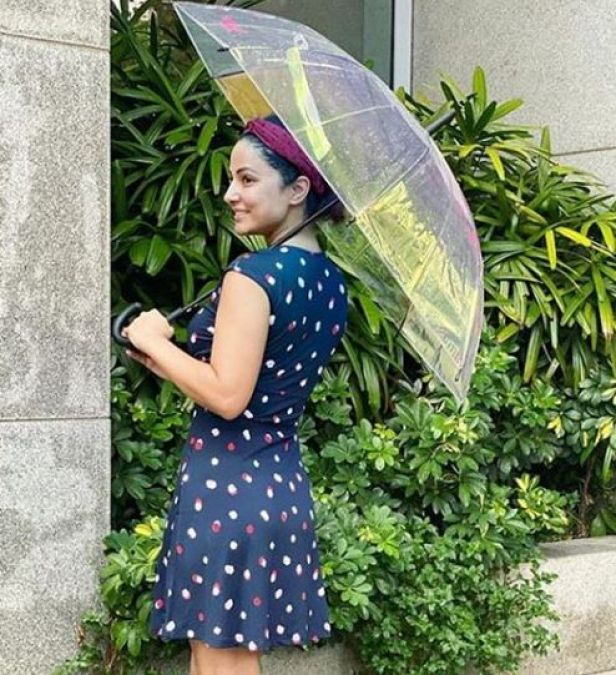 Hina Khan seen enjoying Mumbai rains