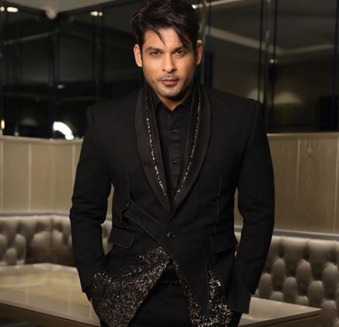 Siddharth Shukla did ramp walk wearing high heels, watch video here