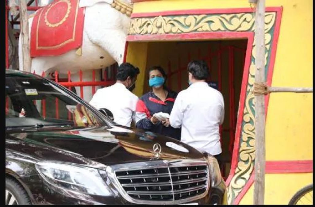 Ekta Kapoor spotted in Juhu temple, see pictures