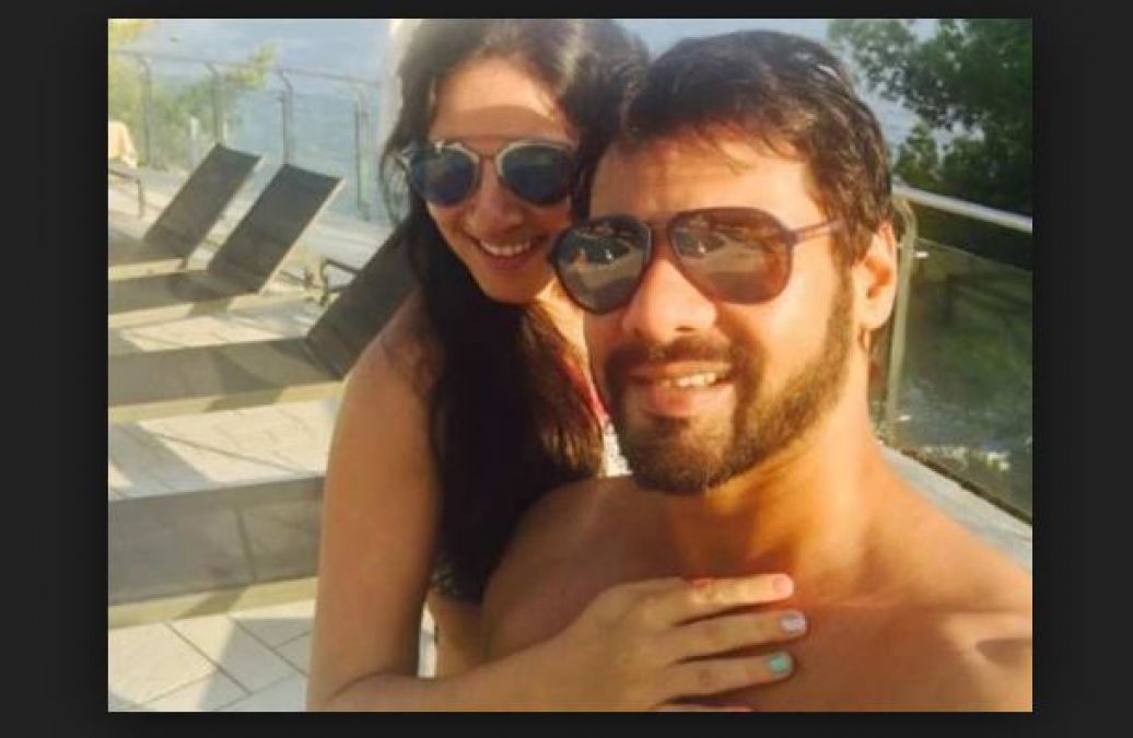Goons attack the set during the shooting; Shabir Ahluwalia escapes!
