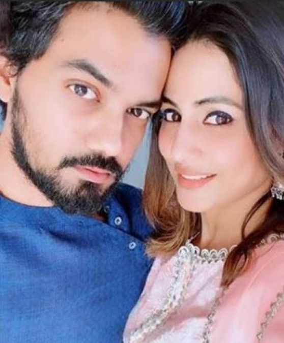 Hina Khan shares a picture with her boyfriend Rocky