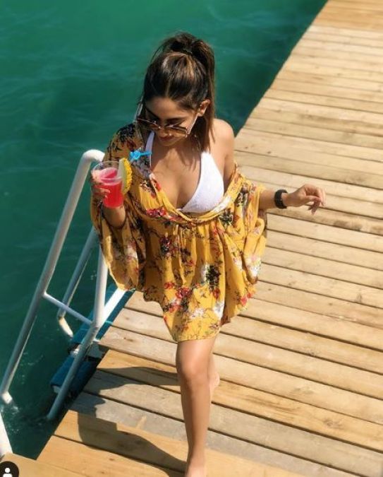 After leaving TV world, this actress is now enjoying in bikinis