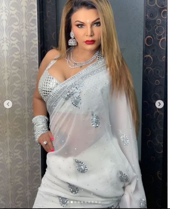 Rakhi Sawant flaunts her sexy figure in Saree