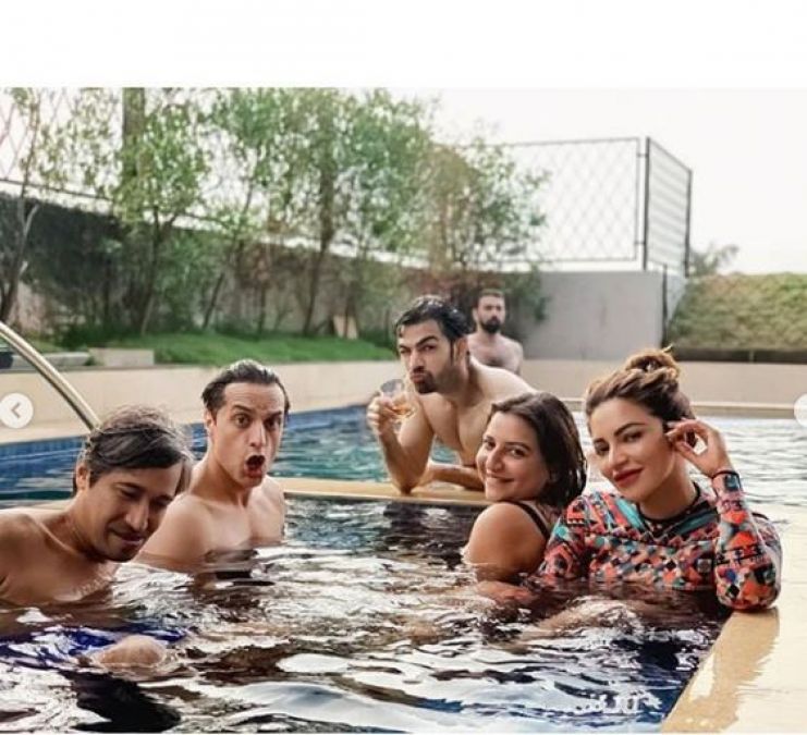 Shama Sikander spotted enjoying with her friends
