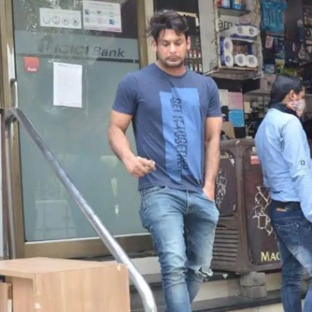 Siddharth Shukla gives such reaction after seeing Paparazzi