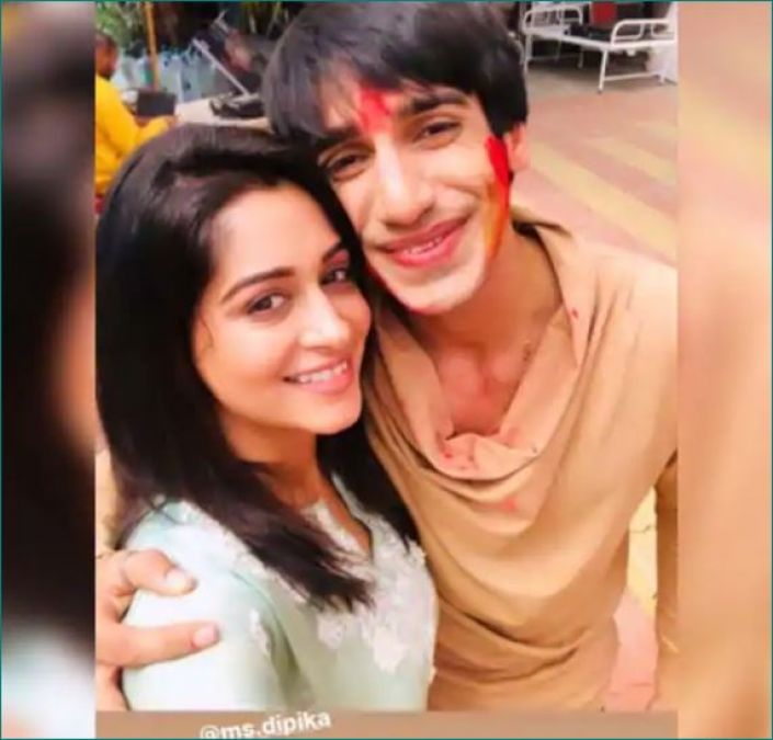 The stars gets emotional on the last shoot of 'Kaun Hum Kaun Tum', played Holi