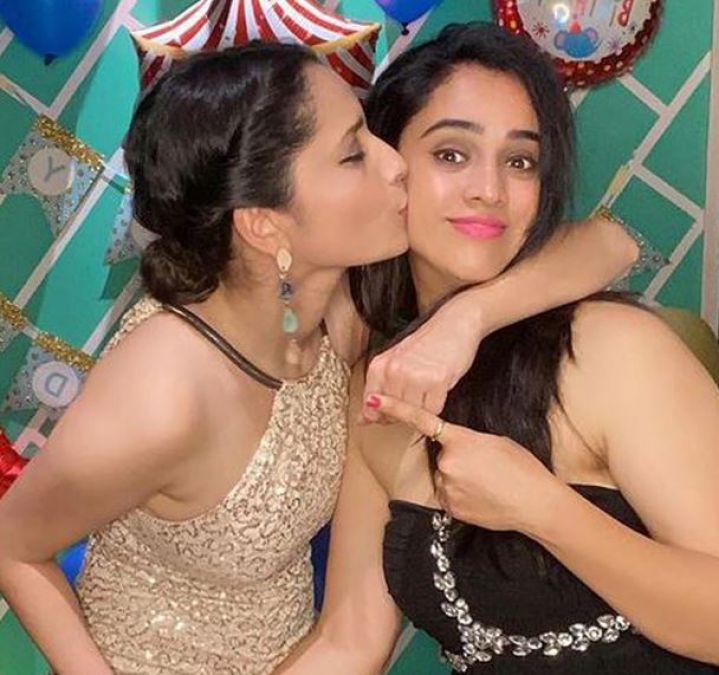 BFF Ankita-Rashami party together, pictures go viral