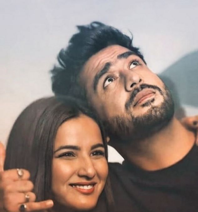 Aly Goni shares photo with ladylove Jasmin; said this