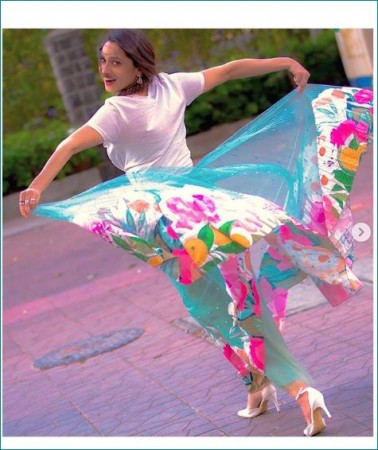 Ankita Lokhande looks seductive in colorful skirt