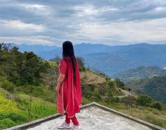 Shivangi Joshi reached hometown after shooting, see pictures