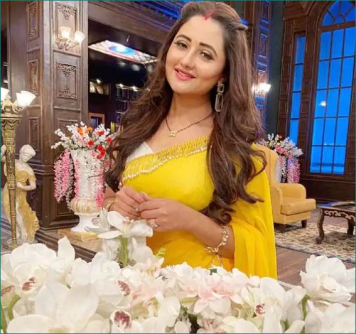 Rashmi Desai wreaks havoc in yellow saree