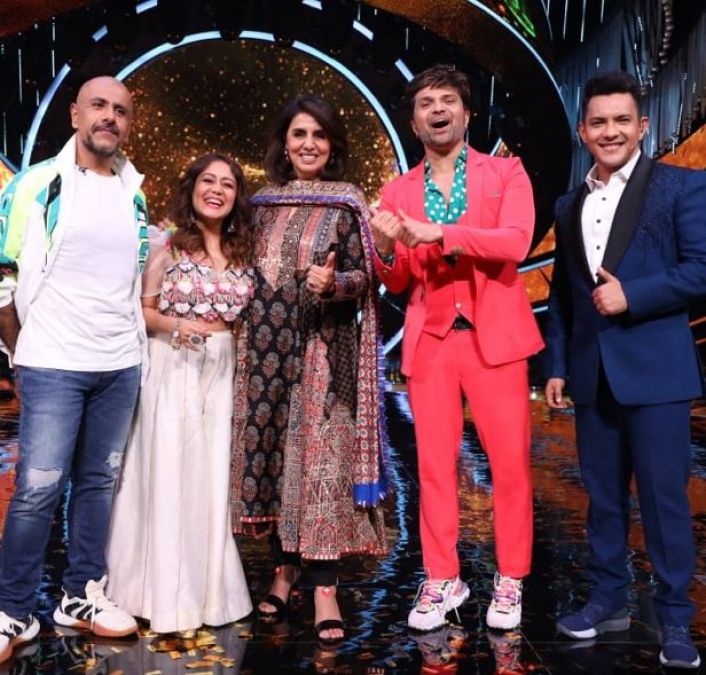 Neetu Kapoor to reach Indian Idol, late Rishi Kapoor's songs hit sets