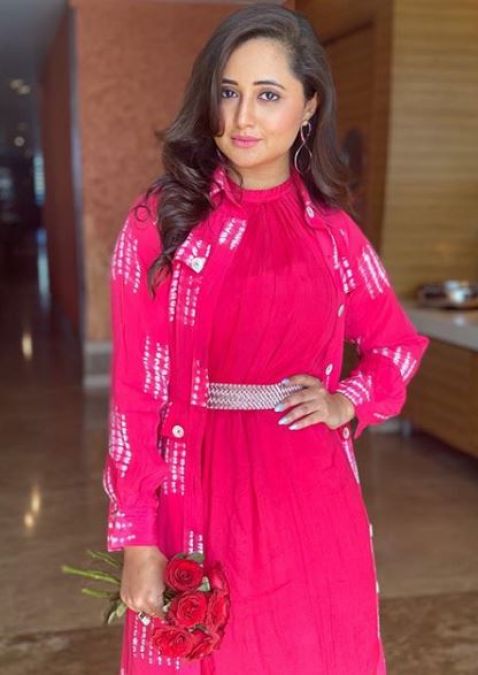 Rashmi Desai loves to wear pink outfuits, see photos